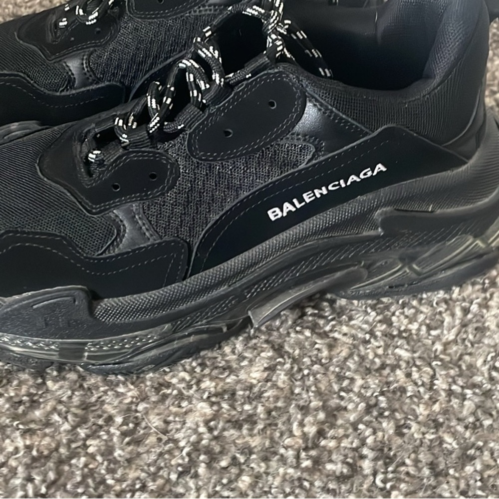 Balenciaga Men's Black and White Sneakers - Picture 2 of 4